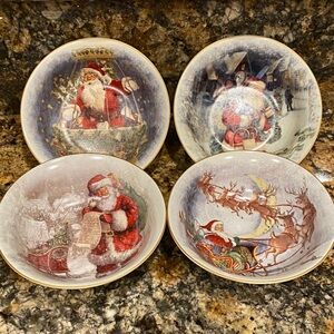 Set of 4 Pottery Barn Nostalgic Santa soup/cereal bowls